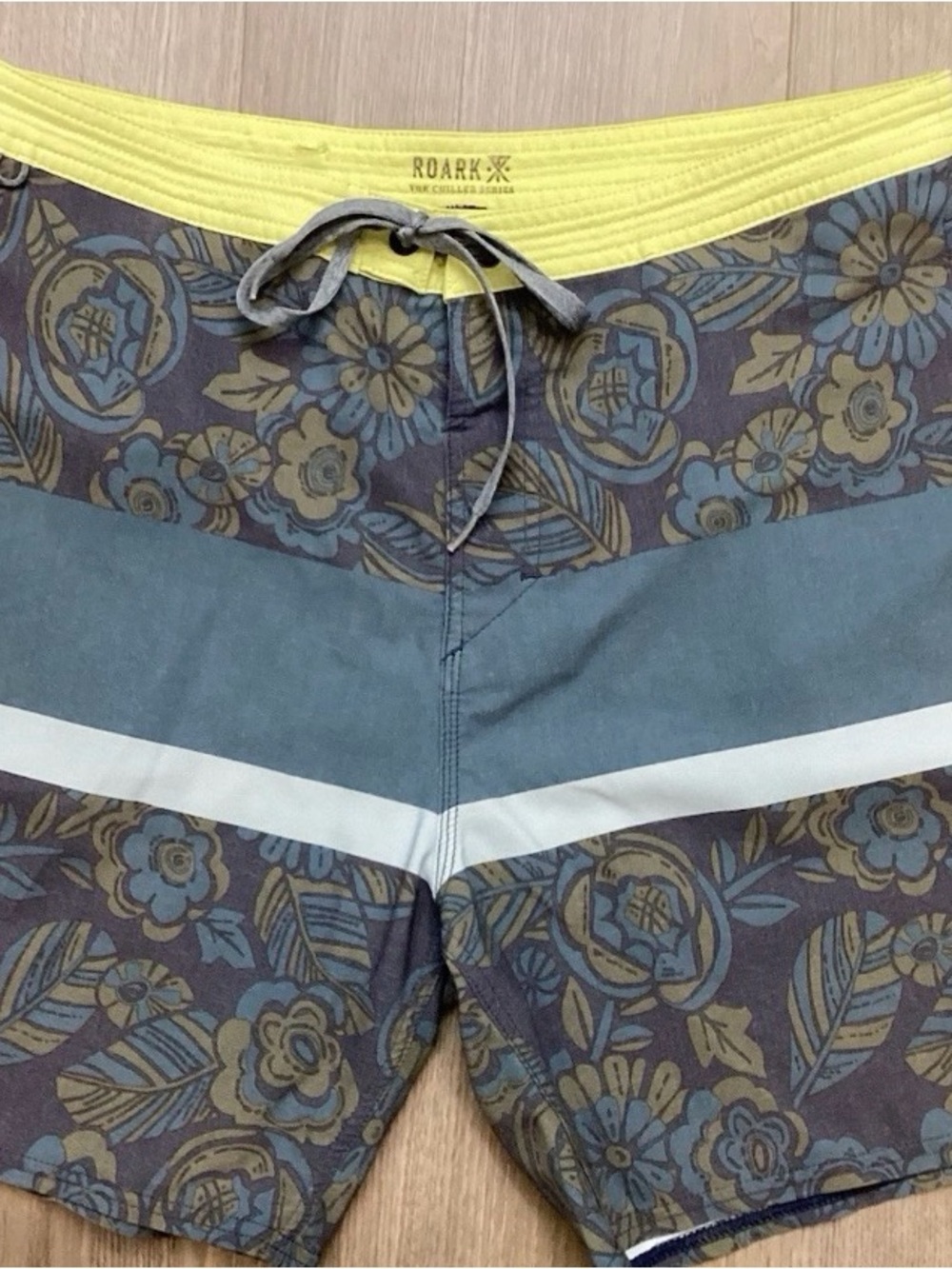 Roark Men's Floral Chevron Board Shorts in Yellow, Blue and Gray Size Mens 32